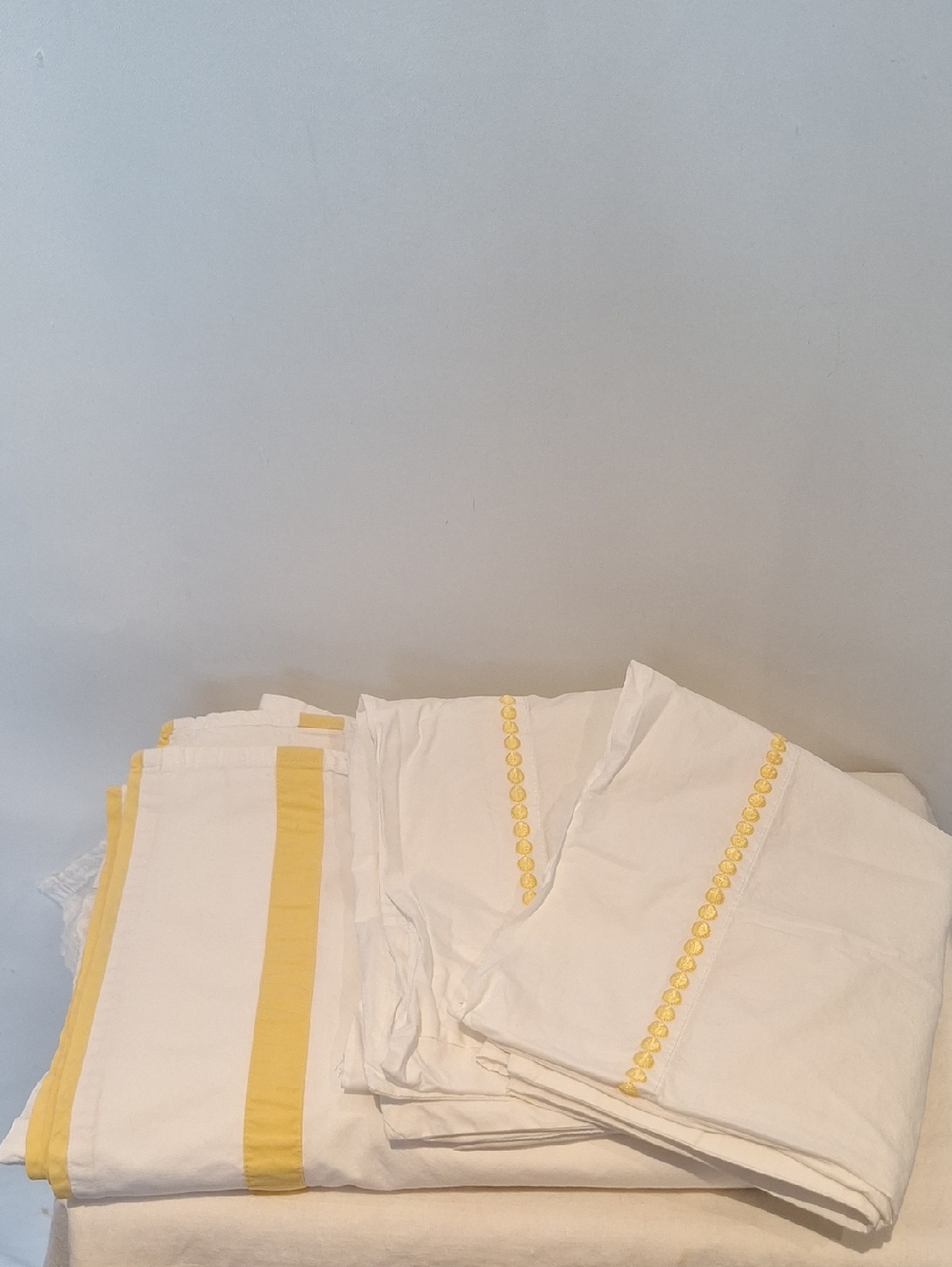Pottery Barn White with Yellow Dot/ Stripe Accent Full Flat Sheet, 2 Pillow Case